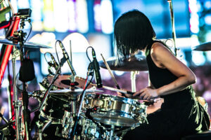 THE SPELLBOUND×BOOM BOOM SATELLITES歌舞伎町でフリーライブに3000人!会場の興奮最高潮11