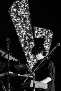 THE SPELLBOUND×BOOM BOOM SATELLITES歌舞伎町でフリーライブに3000人!会場の興奮最高潮7