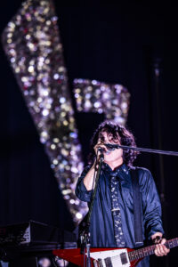 THE SPELLBOUND×BOOM BOOM SATELLITES歌舞伎町でフリーライブに3000人!会場の興奮最高潮10