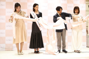 朝比奈彩ルクア大阪OPの「tu-hacci」1日店長に！洋服着こなしに自信増した“脚”の理由とは7