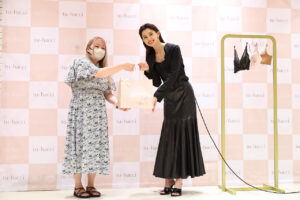 朝比奈彩ルクア大阪OPの「tu-hacci」1日店長に！“脚”に自信や自身の出産に重ね産後の方に「お気持ちが分かる！」15