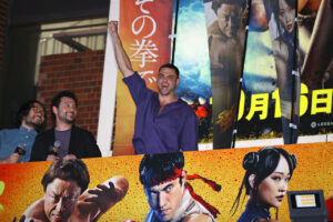 『ストリートファイター／ザ・ムービー』西武新宿駅前キャスト勢揃いに熱狂！狩野英孝お出迎え2