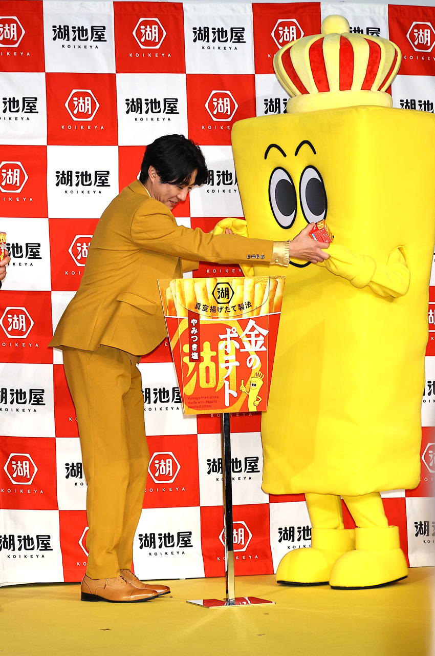 湖池屋『金のポテト』新キャラクターの名前は公募へ!相葉雅紀に手を引かれ登場1