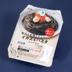 ファミリーマート新製品『魚介と完熟トマトの旨みイカスミパスタ』9月29日より！ワンコイン内パスタ勢揃い