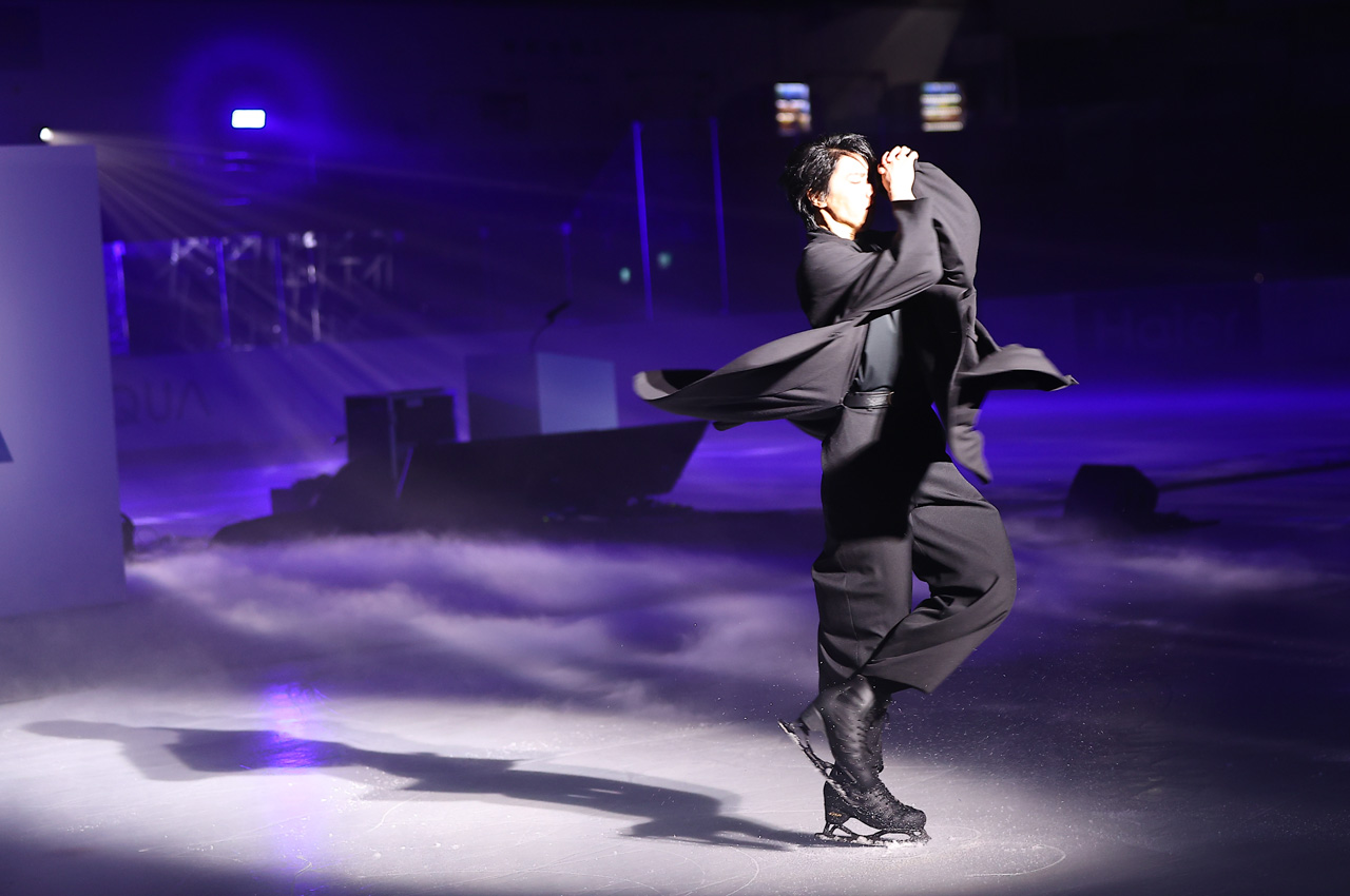 羽生結弦選手 華麗なスケーティングで「ハイアール・AQUA新製品」お披露目2