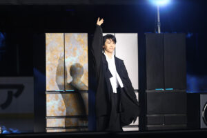 羽生結弦選手AQUAのCMとハイアール動画画像公開!足は90度以上上げる方が楽?28
