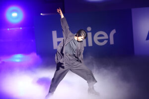 羽生結弦選手「ハイアール・AQUA新製品」スケーティング！お披露目の瞬間写真31枚掲載38