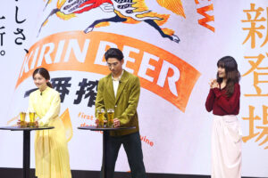 堤真一 酒税改正日に『キリン一番搾り生ビール』イベで「ビール史に残る日」有村架純、賀来賢人、小芝風花と1