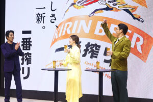 堤真一 酒税改正日に『キリン一番搾り生ビール』イベで「ビール史に残る日」有村架純、賀来賢人、小芝風花と2