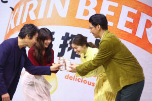 堤真一 酒税改正日に『キリン一番搾り生ビール』イベで「ビール史に残る日」有村架純、賀来賢人、小芝風花と9