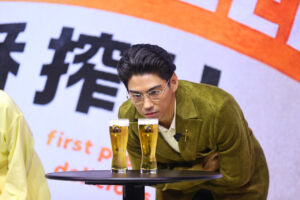 堤真一 酒税改正日に『キリン一番搾り生ビール』イベで「ビール史に残る日」有村架純、賀来賢人、小芝風花と8