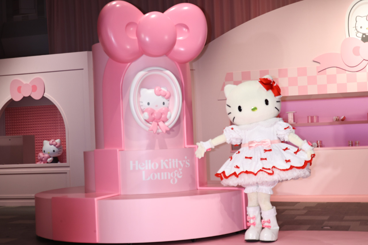 本田望結、本田紗来姉妹 表参道ヒルズ『Hello Kitty’s Lounge』来場!大事な話がメールの理由?4